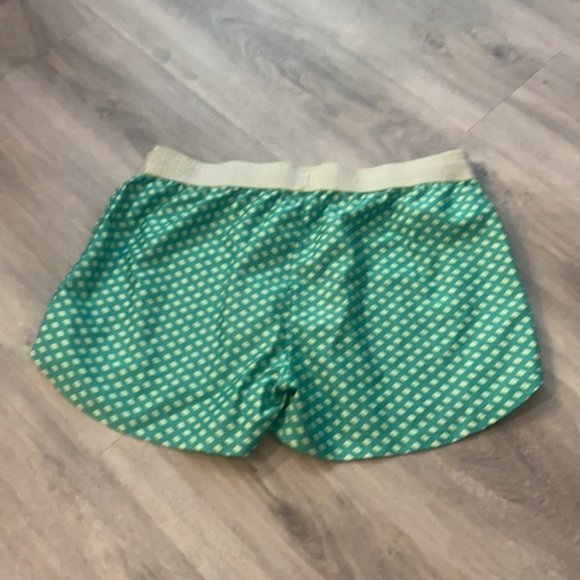 Under Armour green athletic shorts - Picture 6 of 7